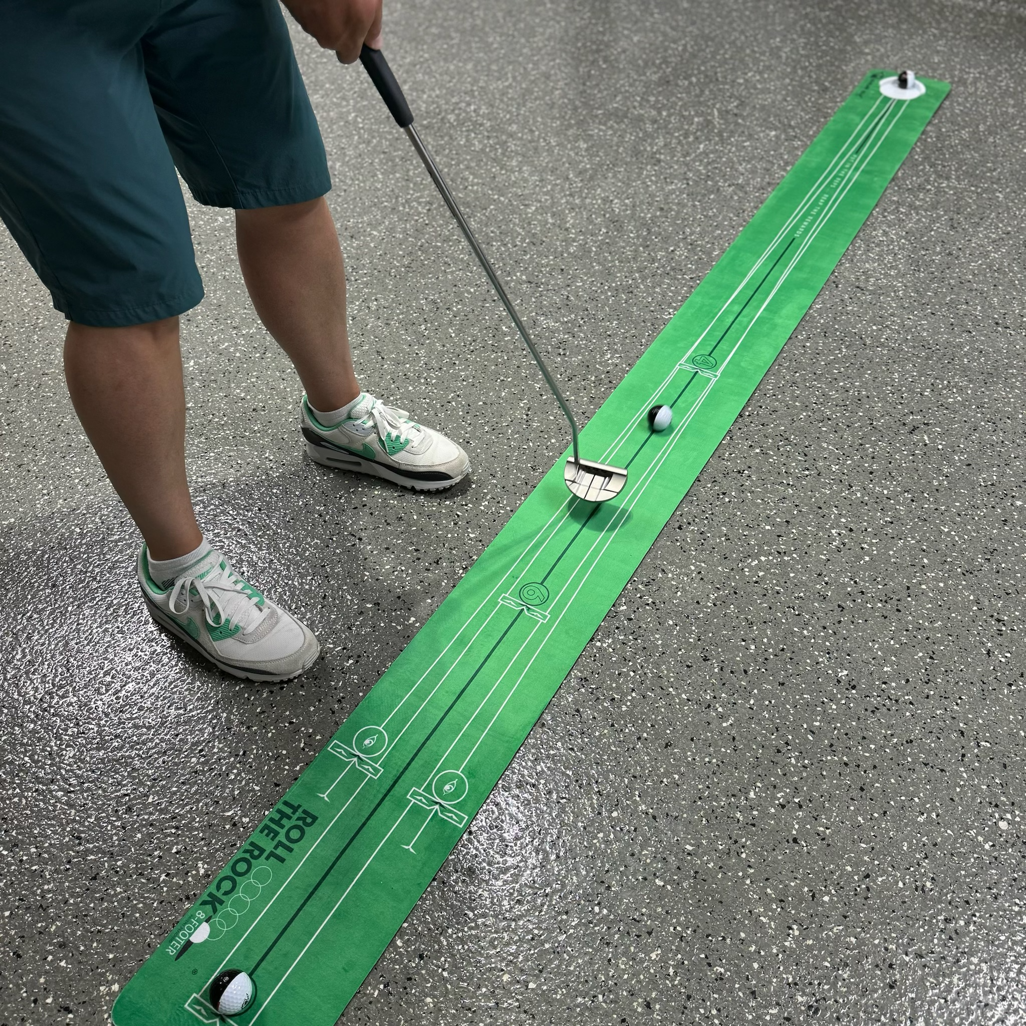 ROLL THE ROCK PUTTING MAT - 8 FOOTER